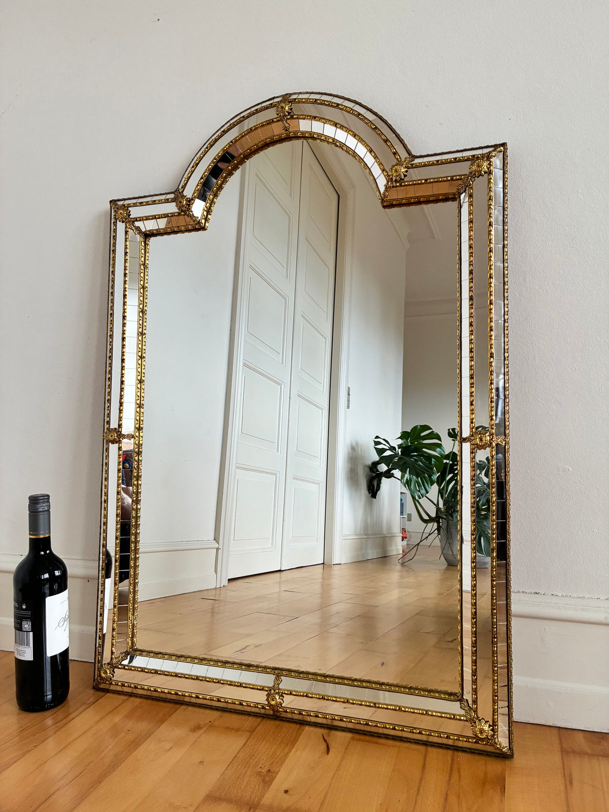 Vintage Spanish Venetian-Style Arched Wall Mirror, Brass, 1980s Hollywood Regency