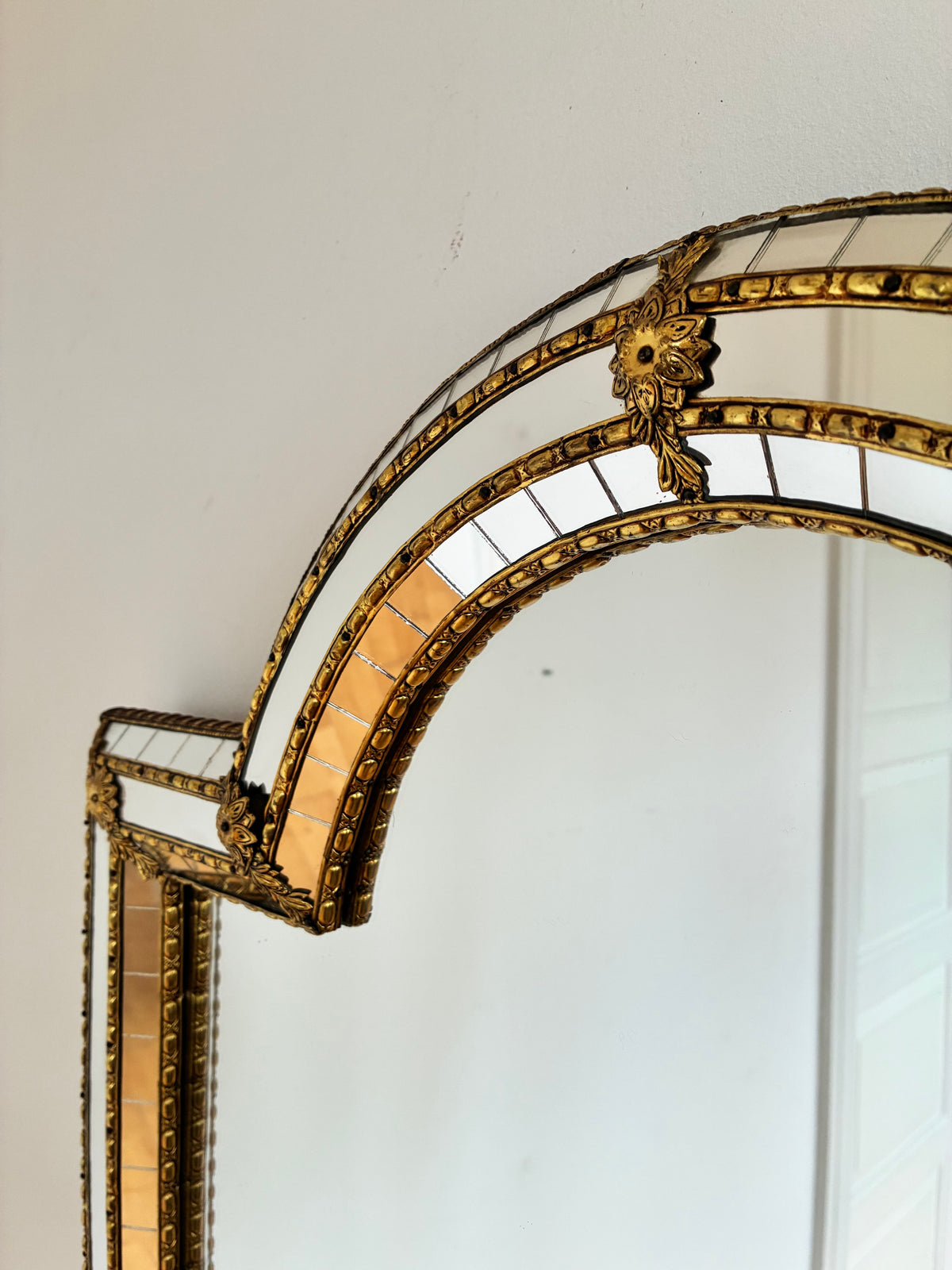 Vintage Spanish Venetian-Style Arched Wall Mirror, Brass, 1980s Hollywood Regency