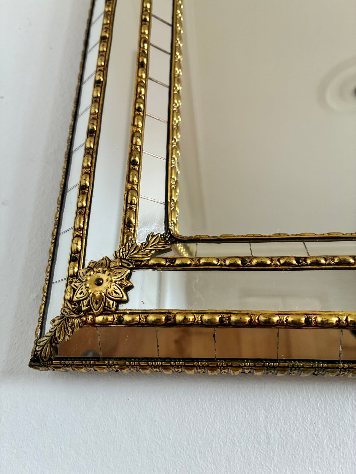 Vintage Spanish Venetian-Style Arched Wall Mirror, Brass, 1980s Hollywood Regency