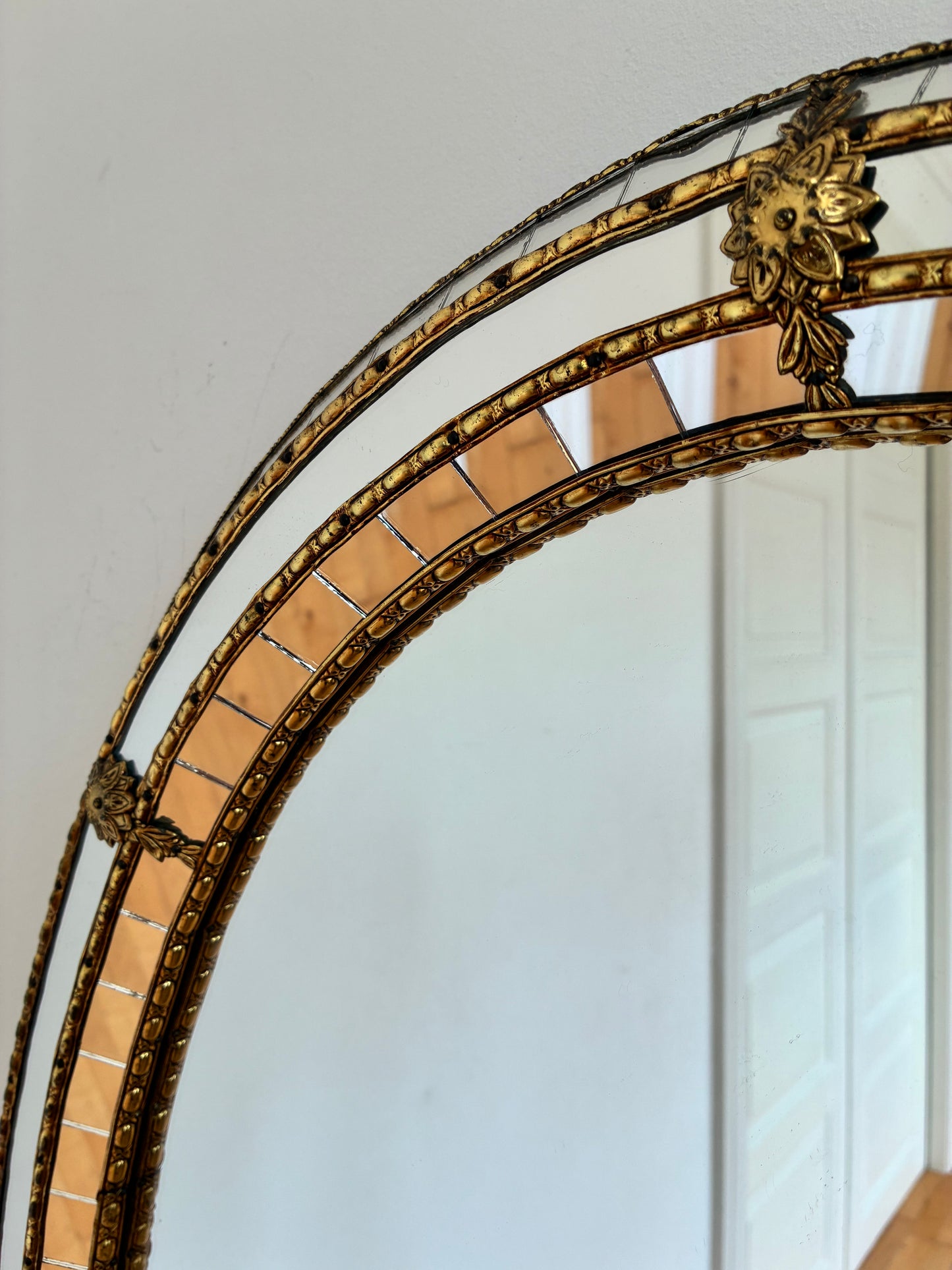 Vintage Spanish Venetian-Style Wall Mirror, Oval, Brass, 1980s Hollywood Regency