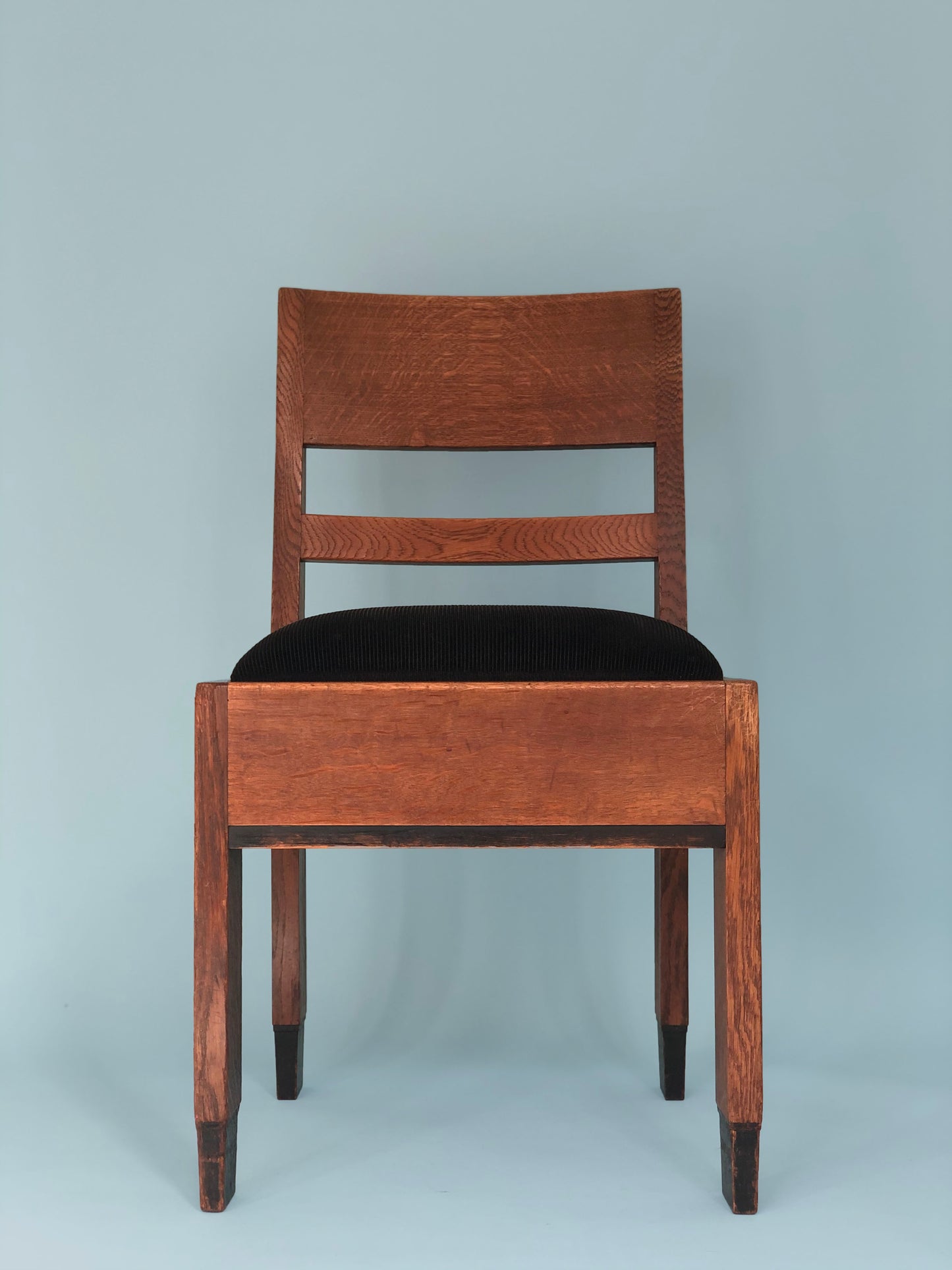 Oak Art Deco “Haagse School” Chairs By H. Fels For L.O.V. Oosterbeek 1920s. Set Of 2