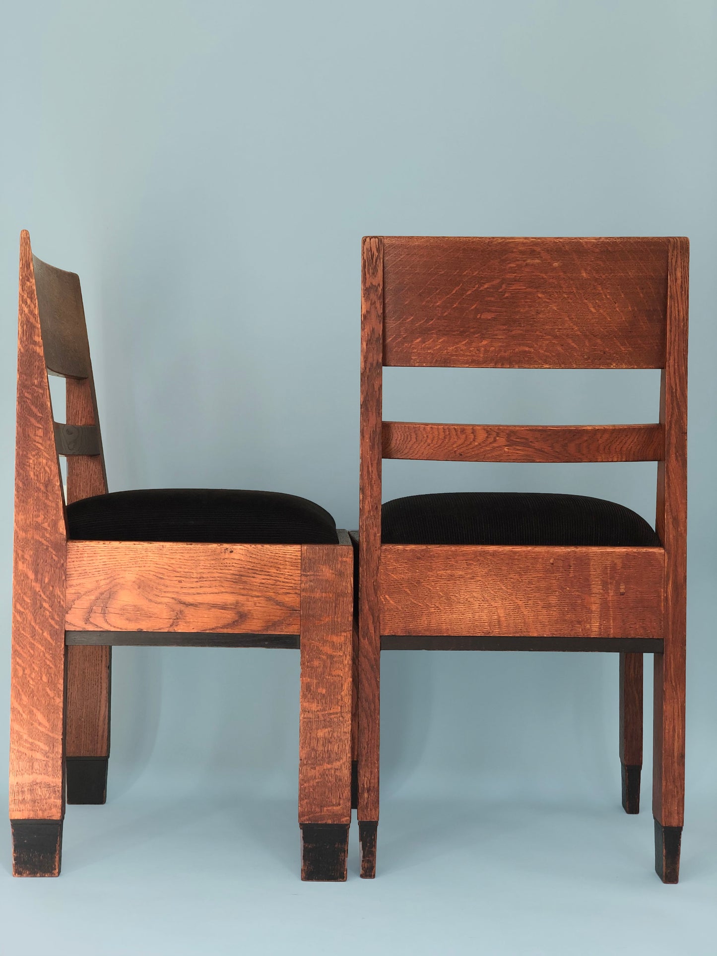 Oak Art Deco “Haagse School” Chairs By H. Fels For L.O.V. Oosterbeek 1920s. Set Of 2