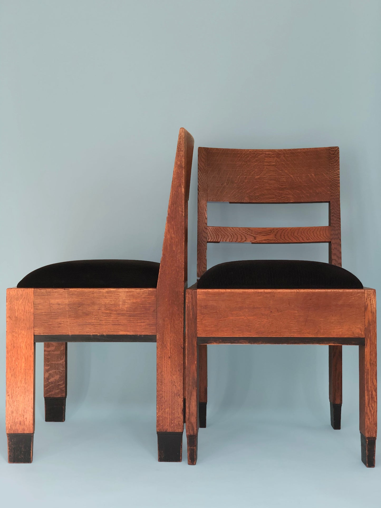 Oak Art Deco “Haagse School” Chairs By H. Fels For L.O.V. Oosterbeek 1920s. Set Of 2